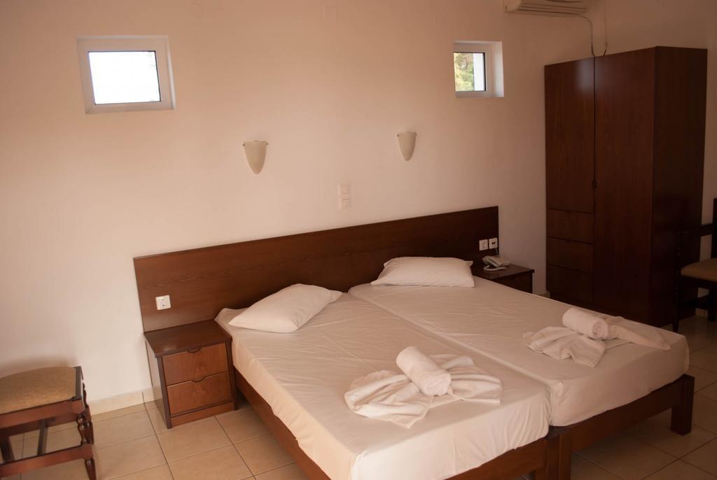 Thodorou Village Agia Marina  Room photo